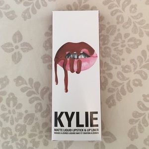 Kylie Lip Kit in Dolce K