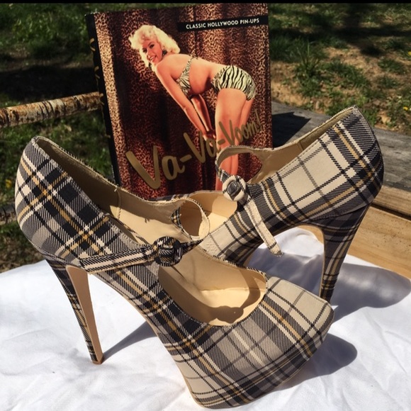 "Madison" by Shoedazzle - Picture 2 of 4