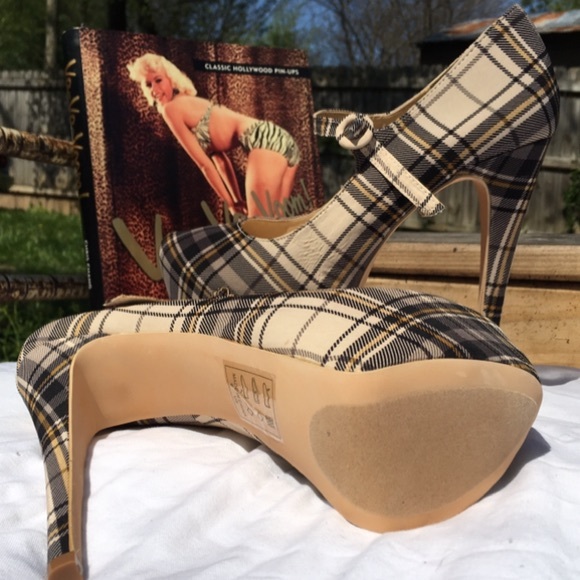 "Madison" by Shoedazzle - Picture 3 of 4