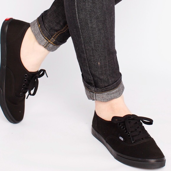 Vans authentic lo pro black size 7 women's