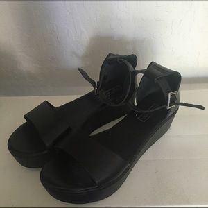 TOPSHOP FLATFORM SANDALS