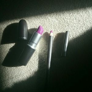 M?A?C LIPSTICK/LINER BUNDLE