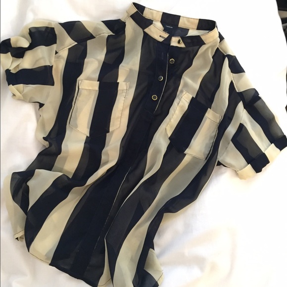 Short sleeve striped shirt