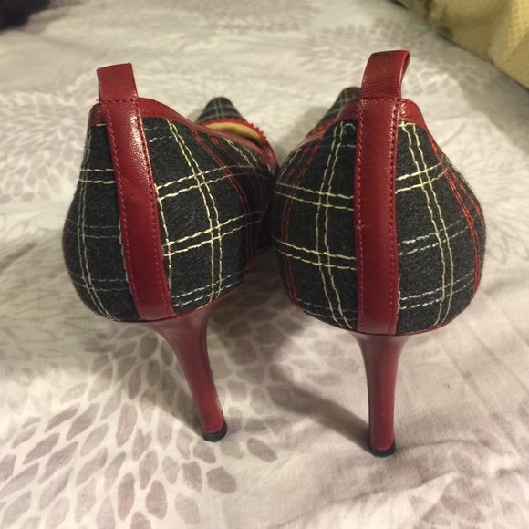 Shoes - Picture 4 of 4