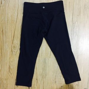 Lululemon size 6 black cropped leggings