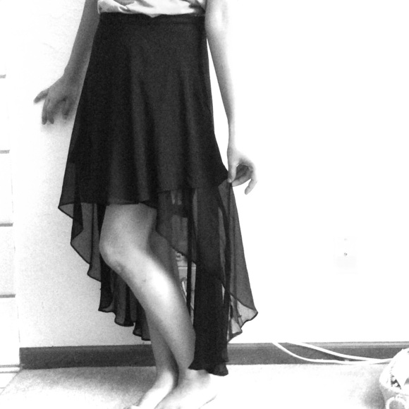Dresses & Skirts - A gorgeous high-low skirt