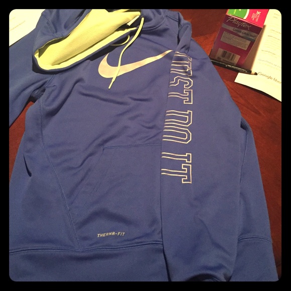 Nike therma fit hoodie