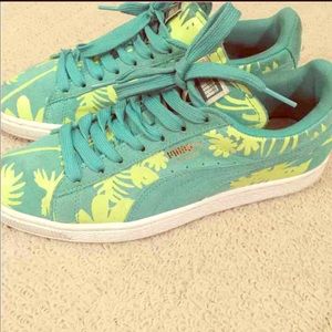Green leaf suede Pumas