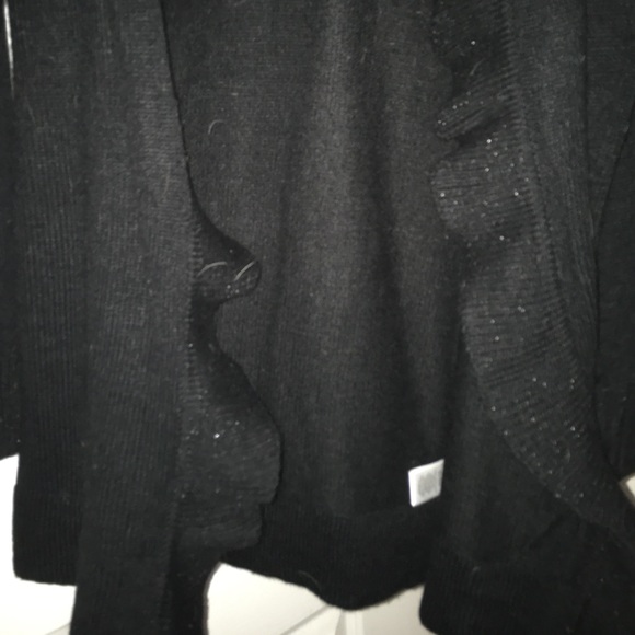 Cut black sweater - Picture 2 of 2