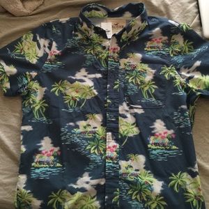 Hollister Hawaiian button up shirt