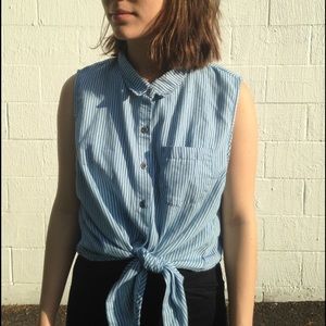 Sleeveless Tie-Front Pinstriped Button-up Blouse