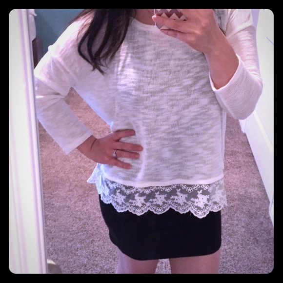 H&M loose fitting off white crochet hem top - Picture 1 of 1