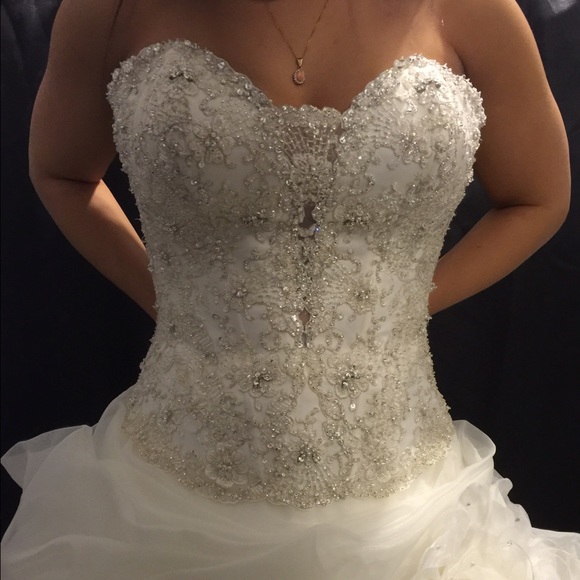Wedding gown. Allure bridals C170 size 6.