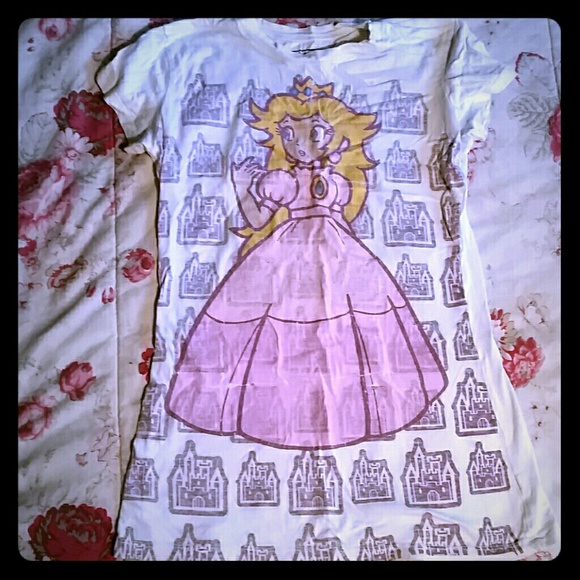 Princess Peach Graphic Tee Shirt