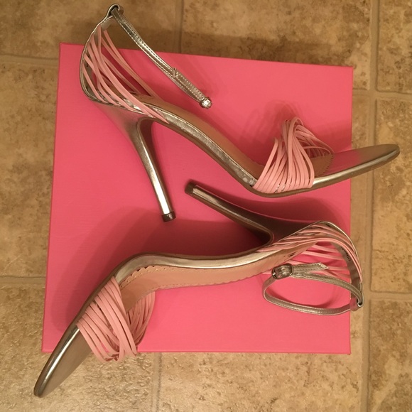 Shoes - Picture 2 of 4