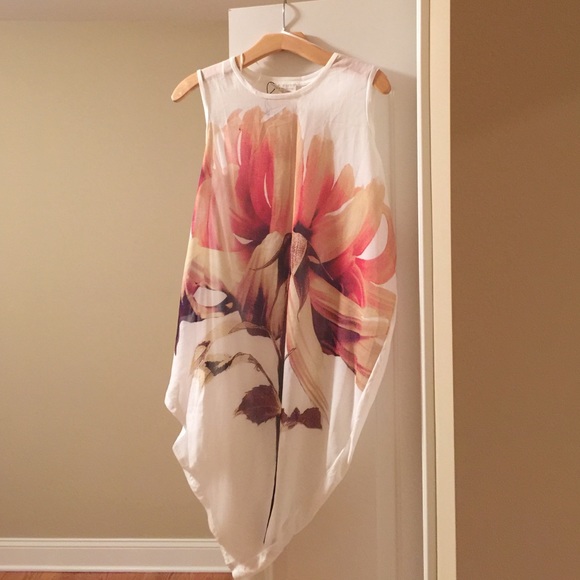 Tunic t-shirt with floral details