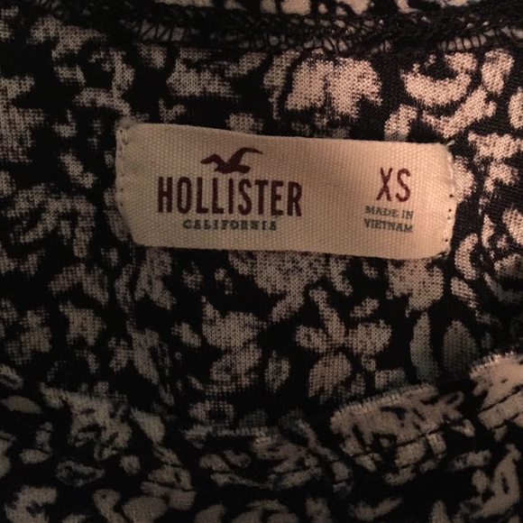 Hollister Printed Crop Top - Picture 2 of 2