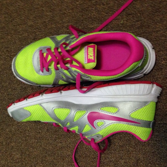 Nike tennis shoes