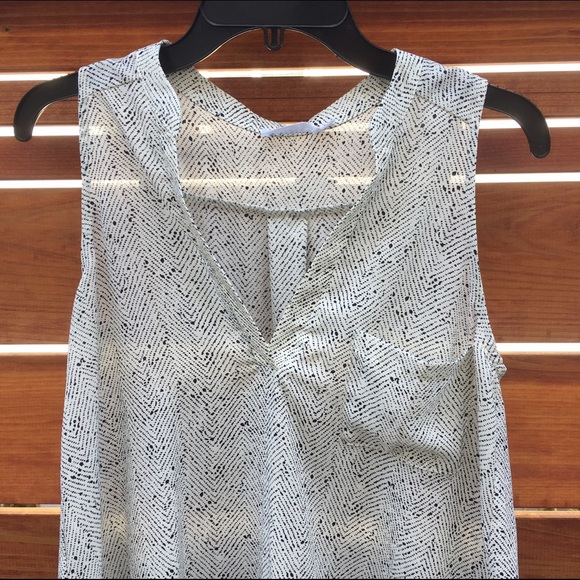 Cream and black patterned blouse. - Picture 2 of 2