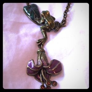 🌺Gorgeous frog necklace🐸