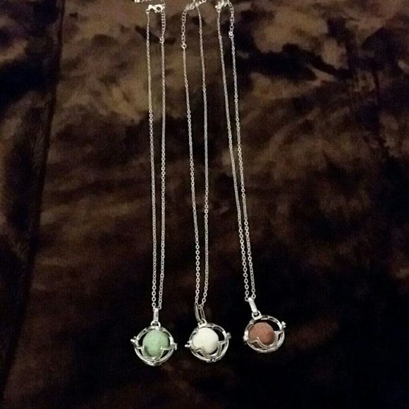 Volcanic stone oil diffuser necklace - Picture 2 of 2