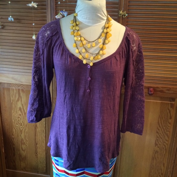 Bobeau Shirt with Lace Applique - Picture 2 of 4