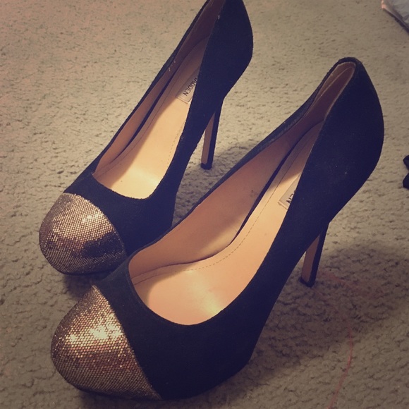 Steve Madden Shoes - BEAUTIFUL gold silver tipped Steve Madden heels