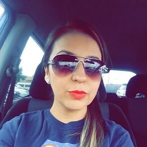 Meet your Posher, Nidia