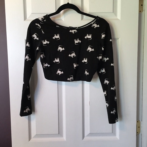 Black knit crop top