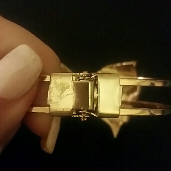 Cream and Gold Bow Braclet - Picture 3 of 3