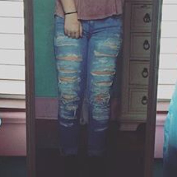 LOOKING FOR THESE JEANS!!
