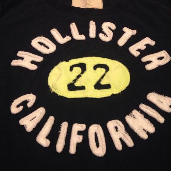 Hollister tshirt - Picture 2 of 2