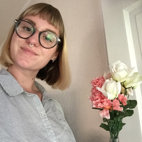 Meet your Posher, Adrienne - Picture 2 of 2