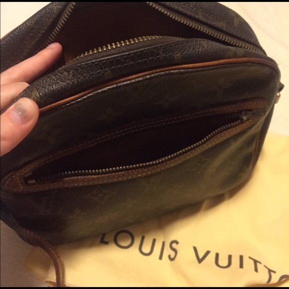 AdditionL pics Louis Vuitton vintage shoulder bag - Picture 2 of 3