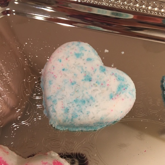 Homemade heart bath bombs - Picture 2 of 4