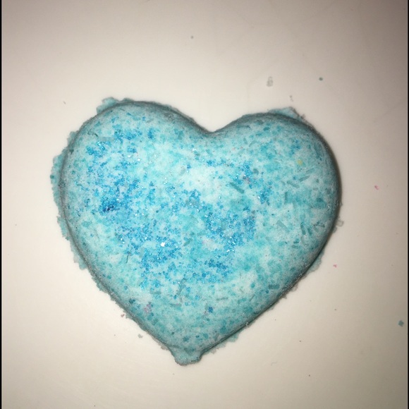 Homemade heart bath bombs - Picture 3 of 4