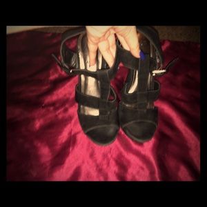 Black small wage heels 😍🤘🏼