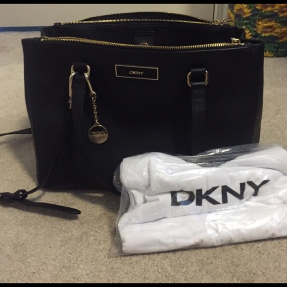 DKNY leather tote 👜 - Picture 1 of 3