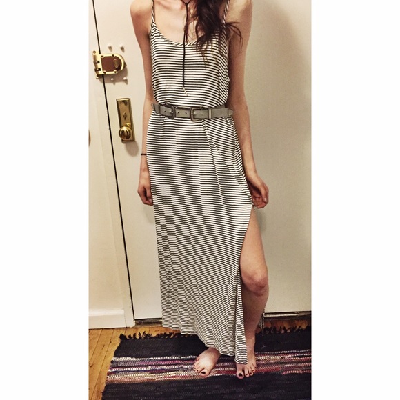 ➖black and white stripe maxi dress with slit➖ - Picture 2 of 3