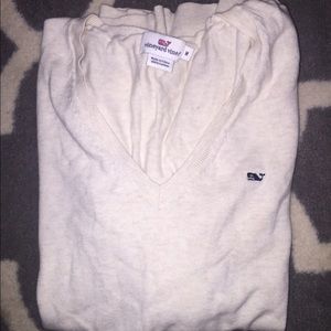 Vineyard vines v-back sweater
