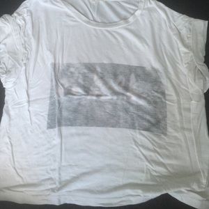 T shirt with Wolves graphic