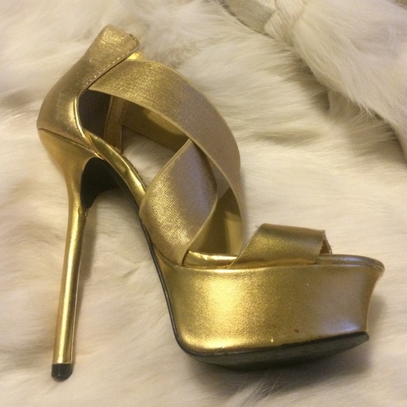 Super cute BeBe platform heels size 7.5