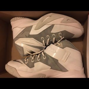 Nike Soldier VIII (GS) White/Metallic Silver