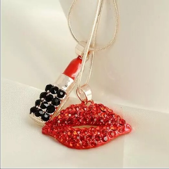 Cute sexy lips necklace