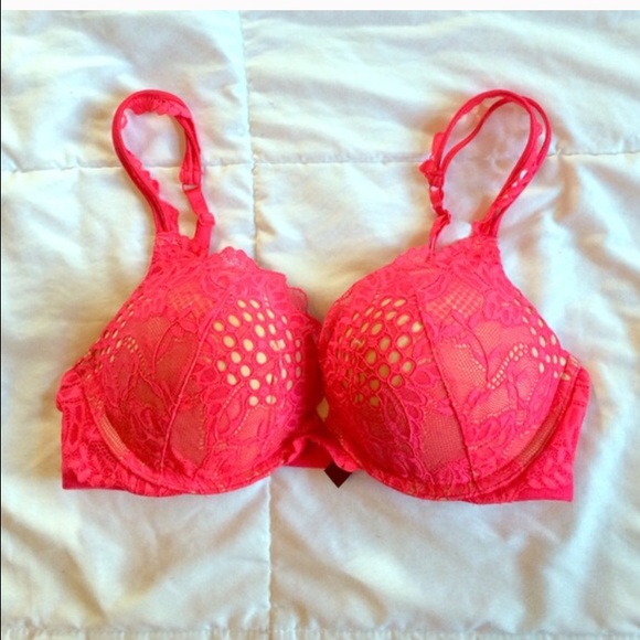 Victoria's Secret bombshell bra