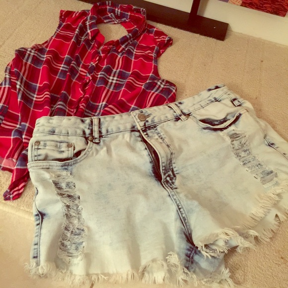Bundle deal! Shirt and shorts - Picture 1 of 4