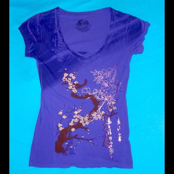 V-Neck Graphic T-Shirt Bundle! - Picture 3 of 4