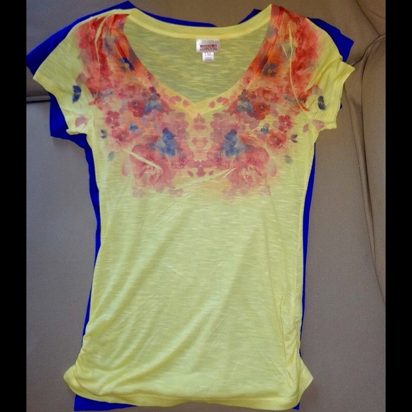 V-Neck Graphic T-Shirt Bundle! - Picture 4 of 4