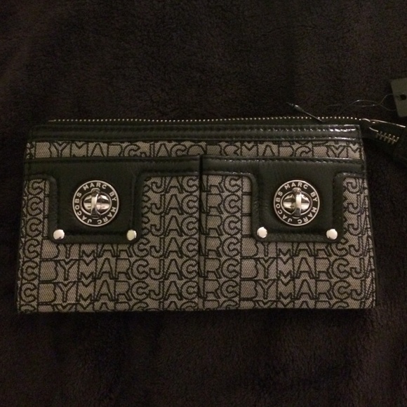 🆕MARC JACOBS WALLET/CLUTCH.SUPER VERSATILE!🎀👛🎀 - Picture 1 of 4