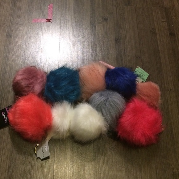 10 POM POM KEYCHAIN BUNDLE - Picture 1 of 1